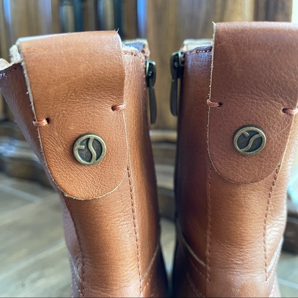 NWOT Franco Sarto Hard Finished Leather Boots 2in heels, side zip, brown - Picture 2 of 14